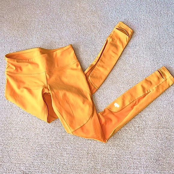 ALO Yoga Pants - ALO • Coast Leggings with Stirrups • Size Small • Yellow-Orange (rare colour!)
